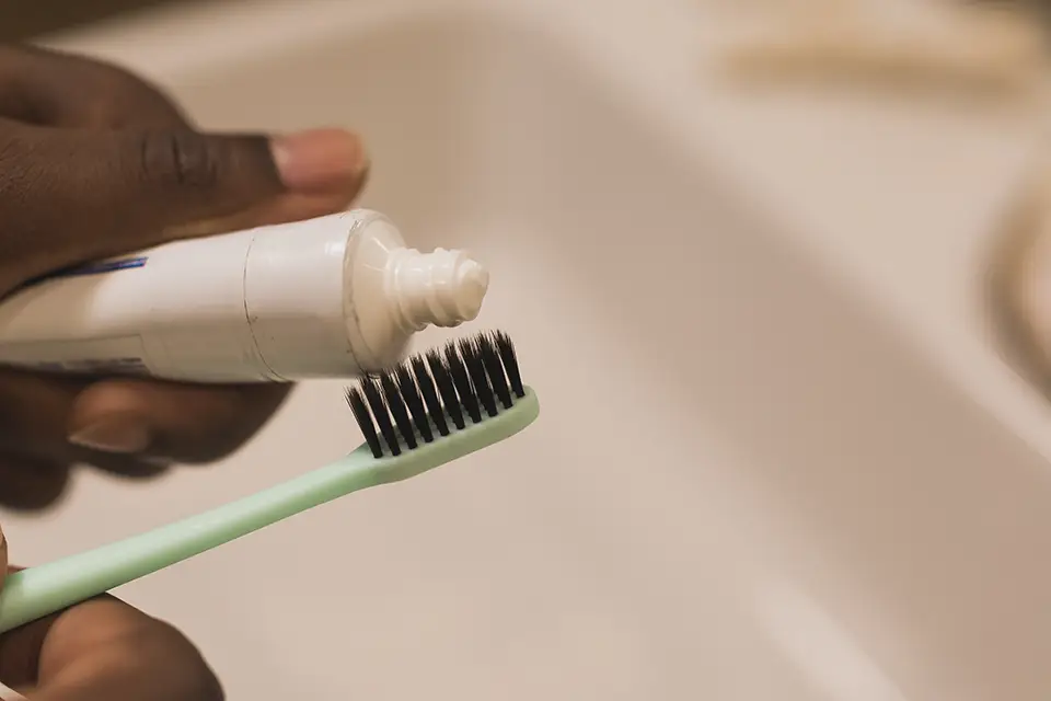 Whitening Toothpaste vs Professional Whitening: Which Is Better for You?